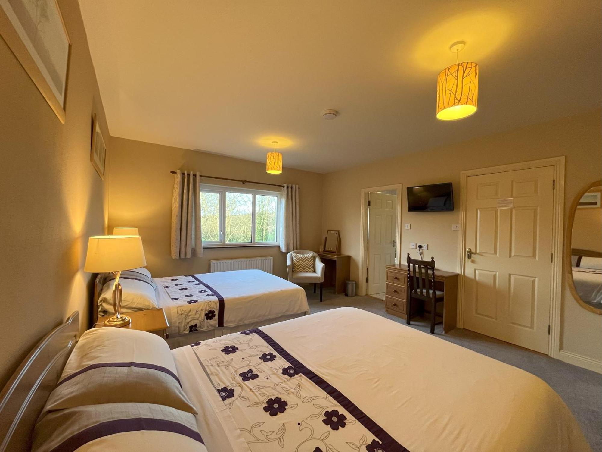 Pk Lodge Bed And Breakfast Skibbereen Exterior photo